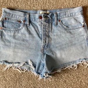 Madewell Relaxed Denim Shorts in Cedarcroft Wash